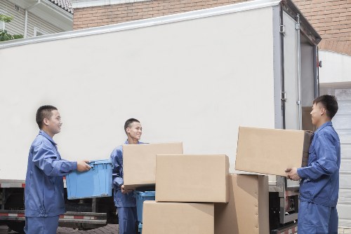 Van loading recyclable moving materials in Longlands