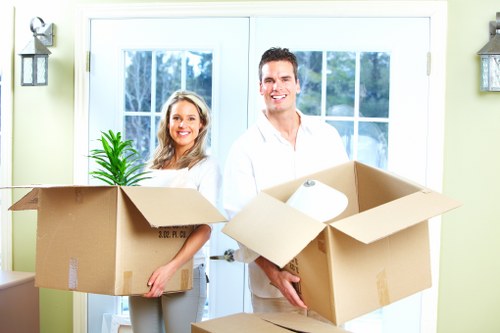 Cubic-yard van space estimate for furniture and boxes in Longlands